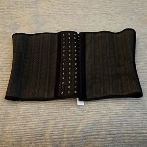 Waist cincher 3 adjustable sizes new